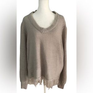 ☘️ EUC Cozy fringe sweater. Oatmeal color.
